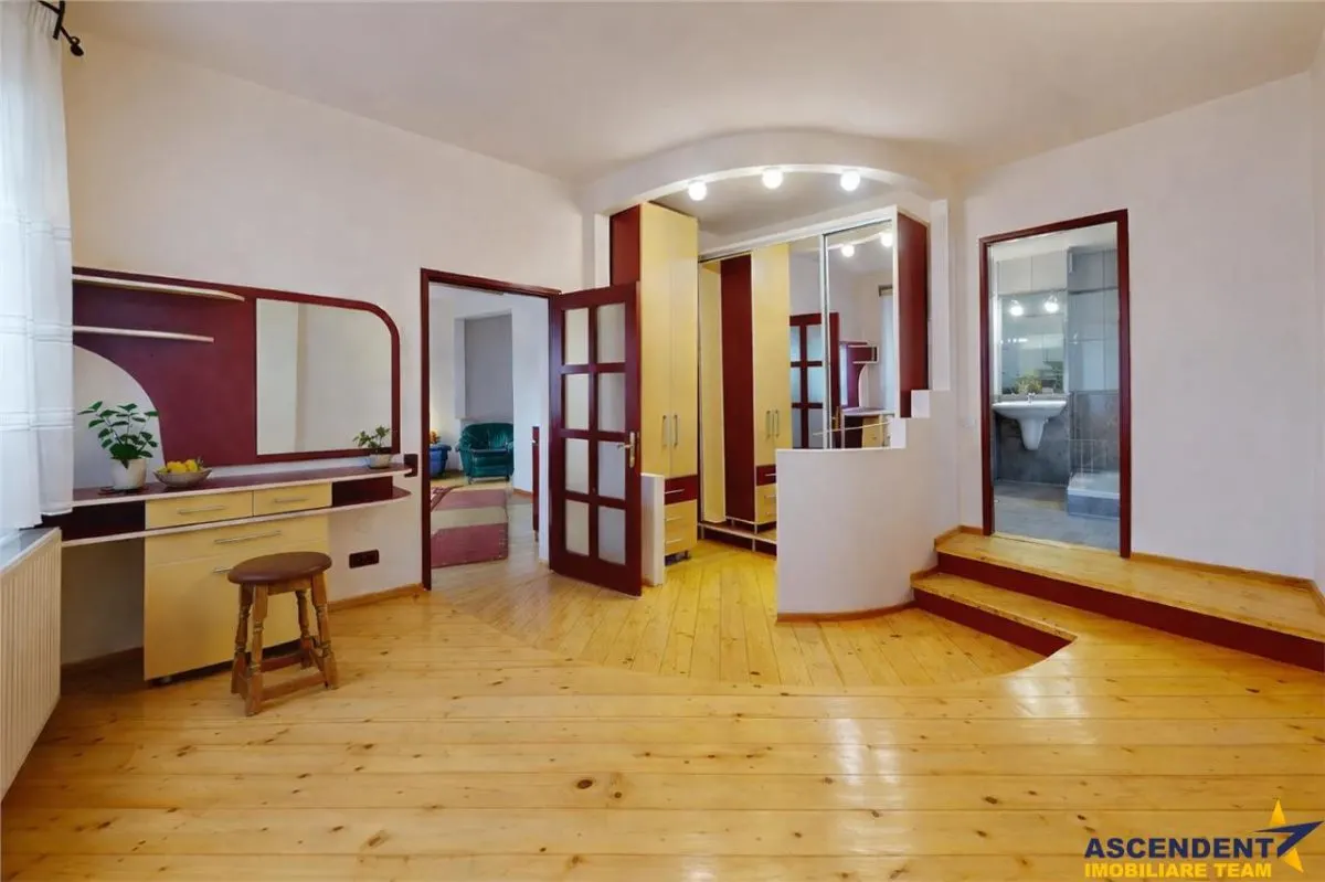 Volum arhitectural remarcabil:Rezidential/ Sediu firma,Clinica,Investitie,Centru Civic, Brasov - foto 2