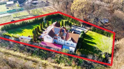 VIDEO | Vila, domeniu privat la Padurea Noroieni | Curte, foisor, jacuzzi - foto 4