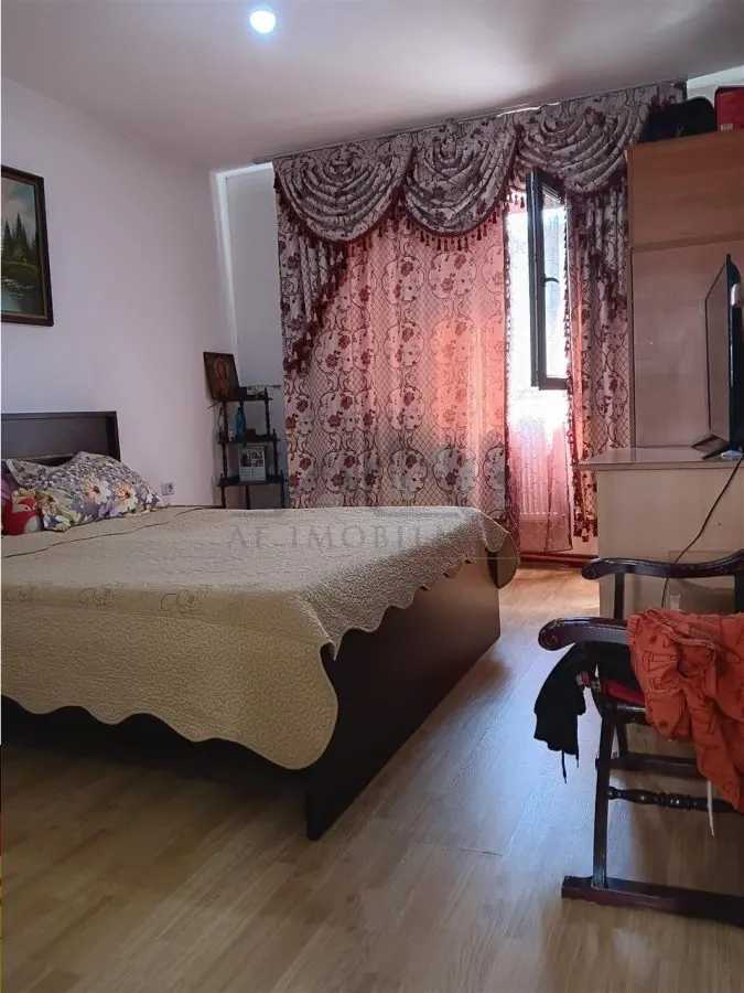 Ocazie doar 145000e Vila P+E 193mp  teren 300mp  Lunca Cetatuii - foto 1