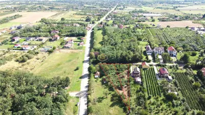 Doua terenuri – locatie deosebita, priveliste superba - foto 2