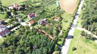 Doua terenuri – locatie deosebita, priveliste superba - foto 4