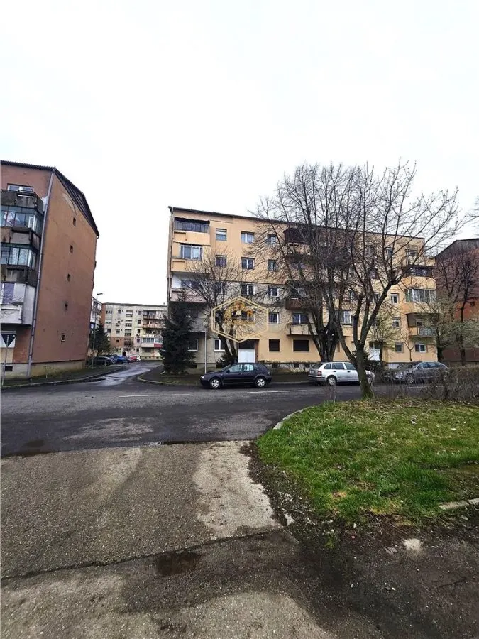 Video | Apartament cu 3 camere decomandate | Micro 17 | Strada Brasov - foto 1