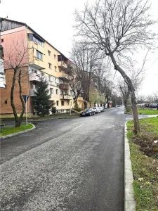 Video | Apartament cu 3 camere decomandate | Micro 17 | Strada Brasov - foto 2