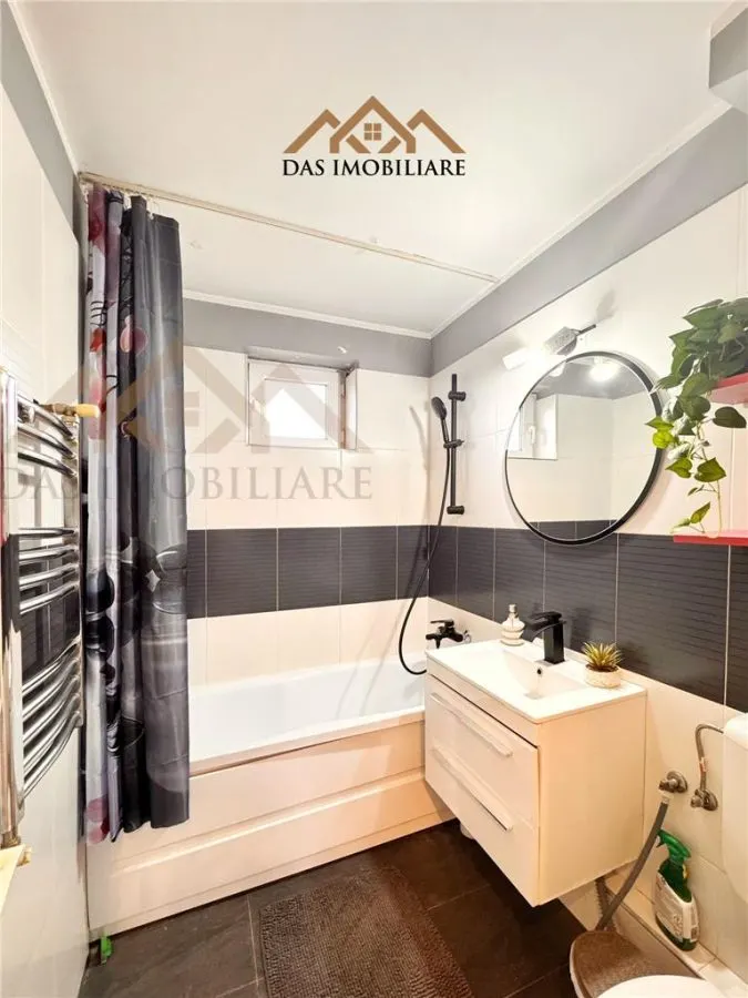 Ultracentral, apartament 2 camere semidecomandat, etaj intermediar - foto 4