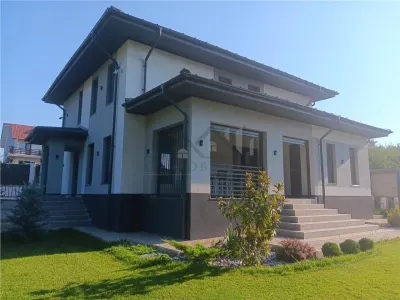 Barnova VILA LUX in spatele Primariei zona exclusivista cu padure - foto 1