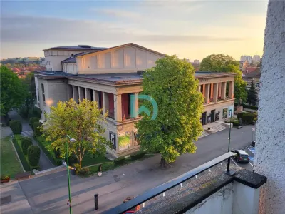 Ultracentral, ideal Airbnb-Booking, Priveliste superba , locatie unica - foto 2