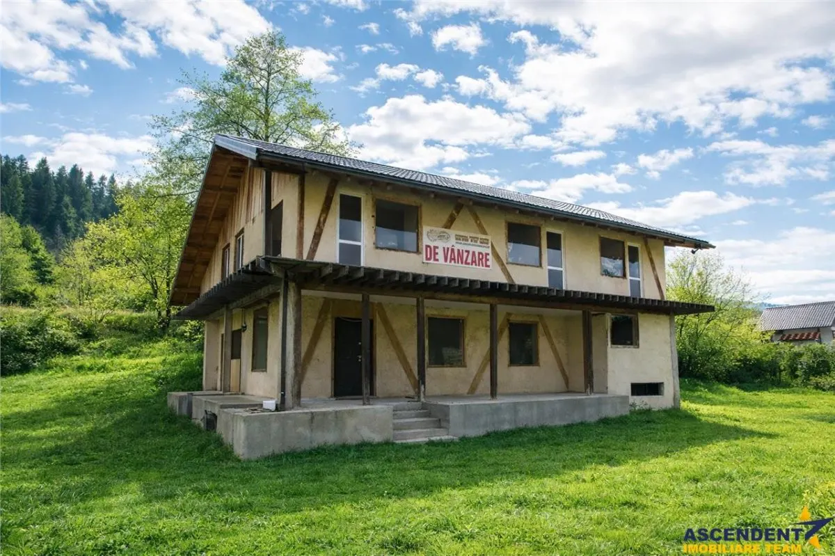 FILM! Constructie rustica tip Casa Verde, cu parau si panorama impresionanta, Moeciu de Jos, 900 mp teren - foto 1