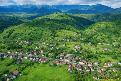 FILM! Constructie rustica tip Casa Verde, cu parau si panorama impresionanta, Moeciu de Jos, 900 mp teren - foto 3