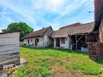 Casa traditionala din lemn, cu sura din piatra, Arcus, Covasna. - foto 12