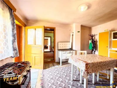 Casa traditionala din lemn, cu sura din piatra, Arcus, Covasna. - foto 13