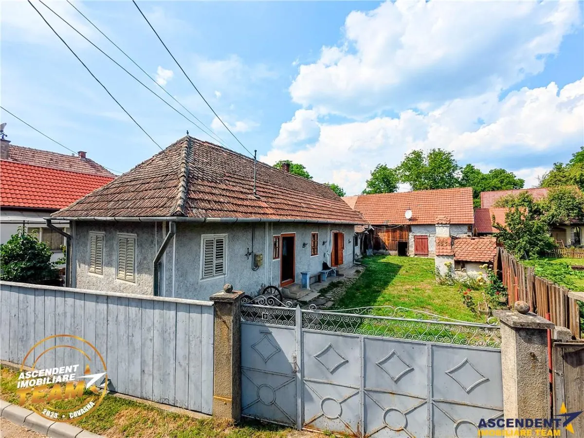 Casa traditionala din lemn, cu sura din piatra, Arcus, Covasna. - foto 14