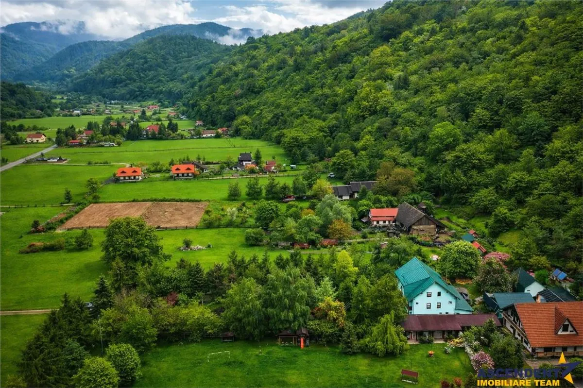In cartea de povesti a Pietrei Craiului, ansamblu turistic in circuit,Plaiul Foii - foto 1