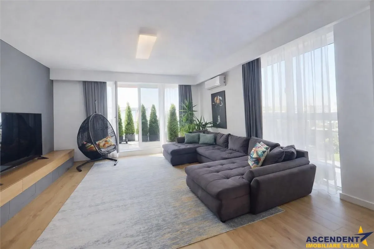Eleganta la inaltime, Penthouse cu design unic, terasa de 40 mp si view panoramic - foto 1