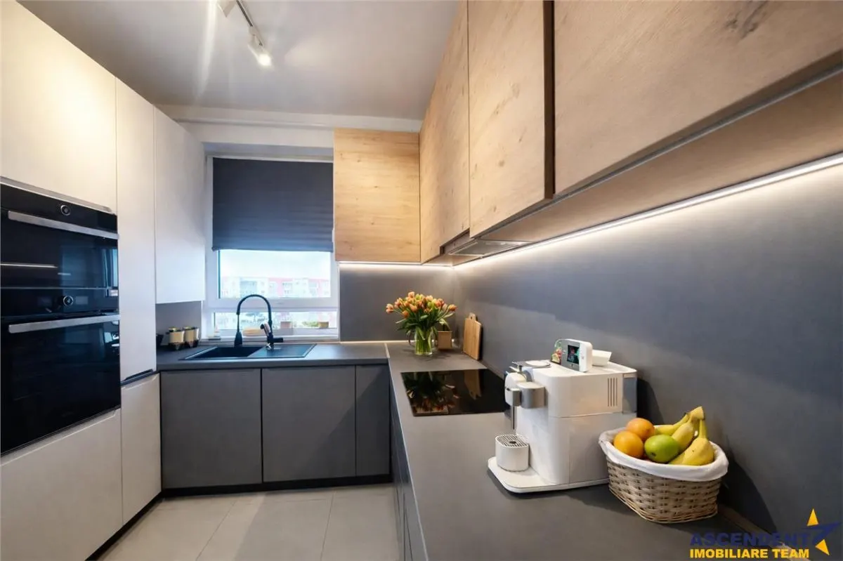Eleganta la inaltime, Penthouse cu design unic, terasa de 40 mp si view panoramic - foto 2