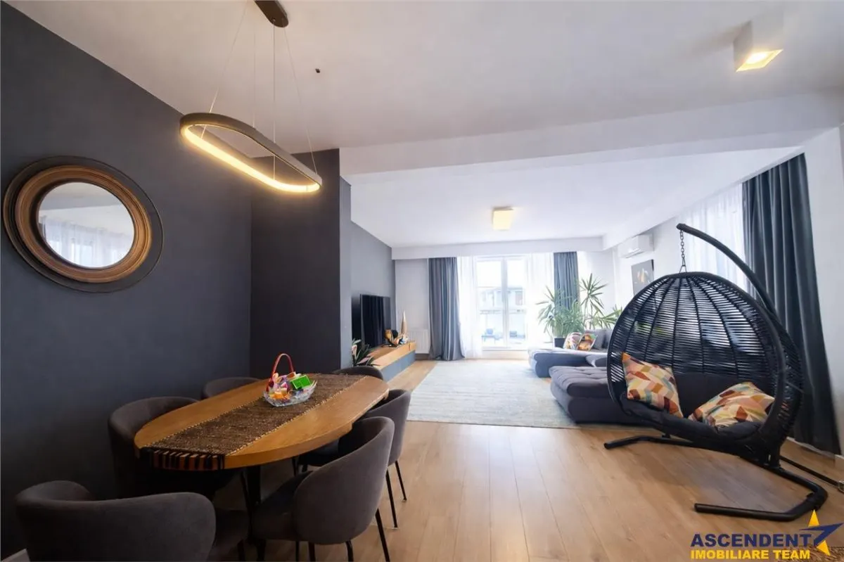 Eleganta la inaltime, Penthouse cu design unic, terasa de 40 mp si view panoramic - foto 18