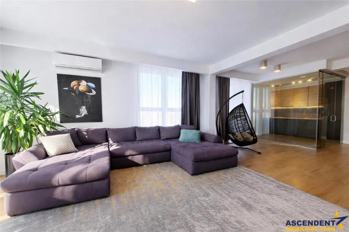 Eleganta la inaltime, Penthouse cu design unic, terasa de 40 mp si view panoramic - foto 9