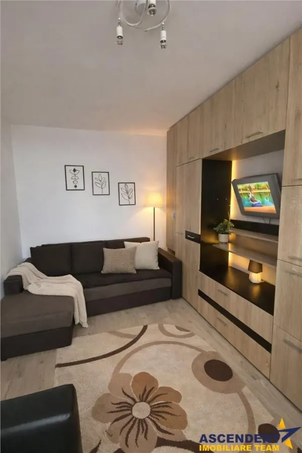 Garsoniera, cu 2 boxe,  Astra, Brasov - foto 1