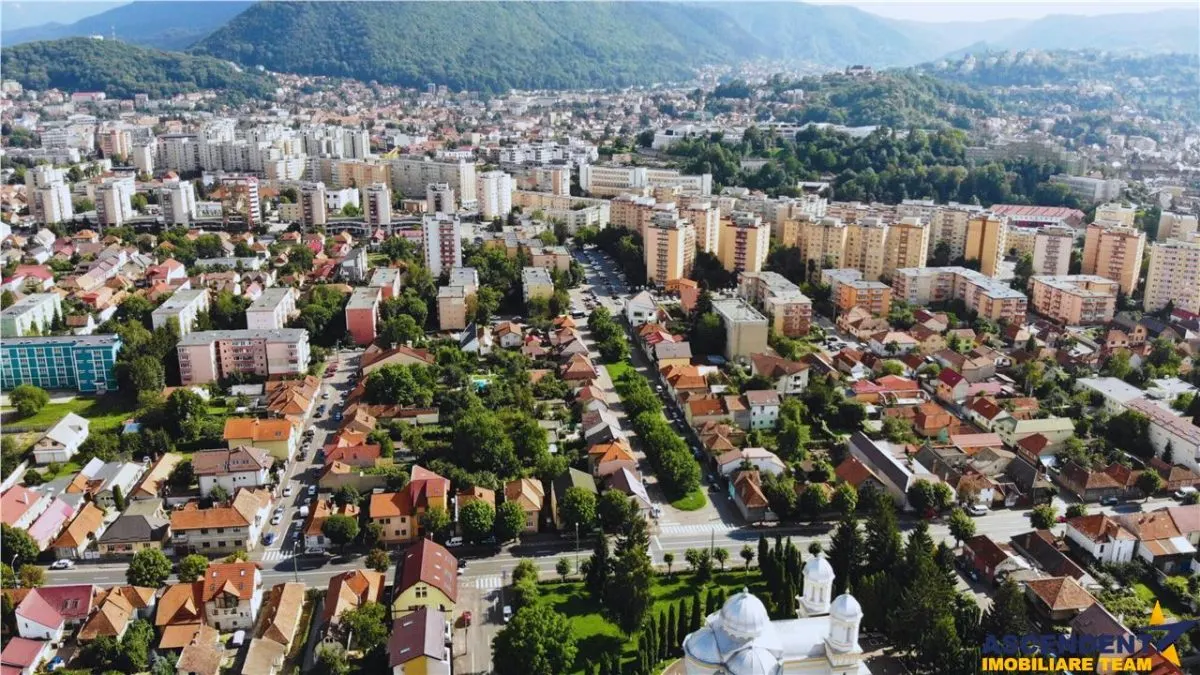 Decomandat, regim vila, spatii de depozitare, Tractorul, Brasov - foto 1