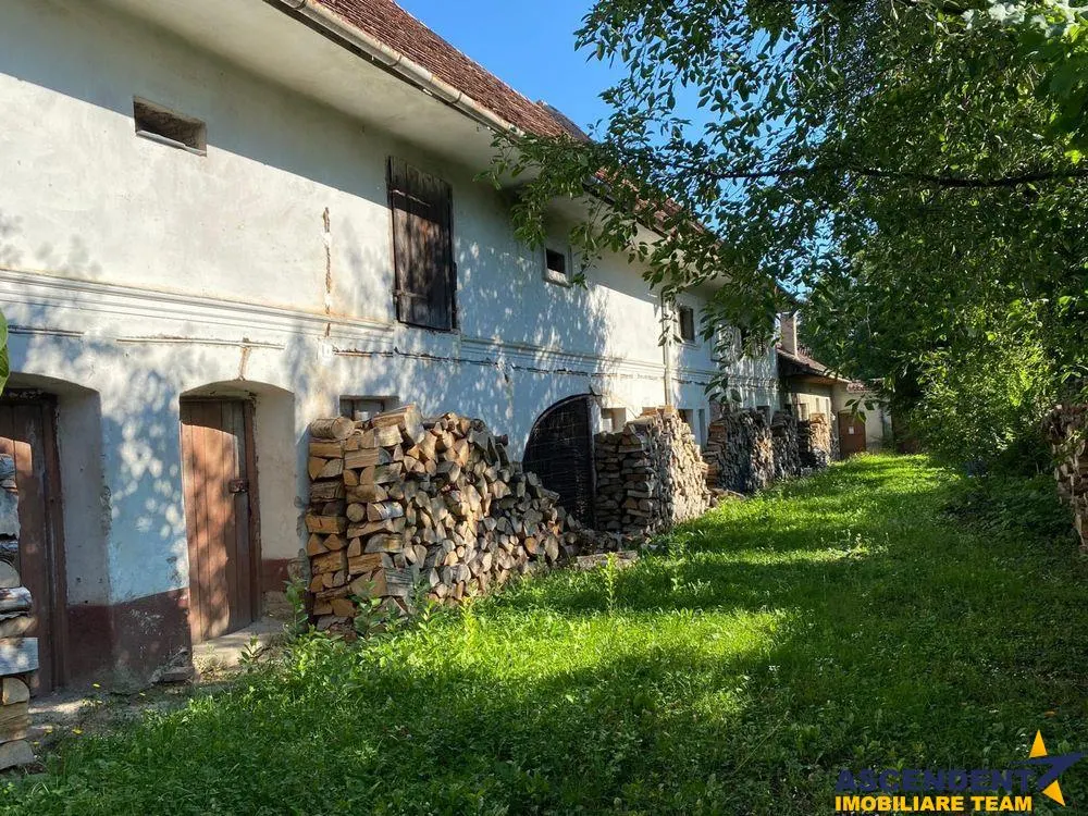 Casa saseasca cu 1.450 mp teren, Central -.  Cristian, Brasov - foto 1