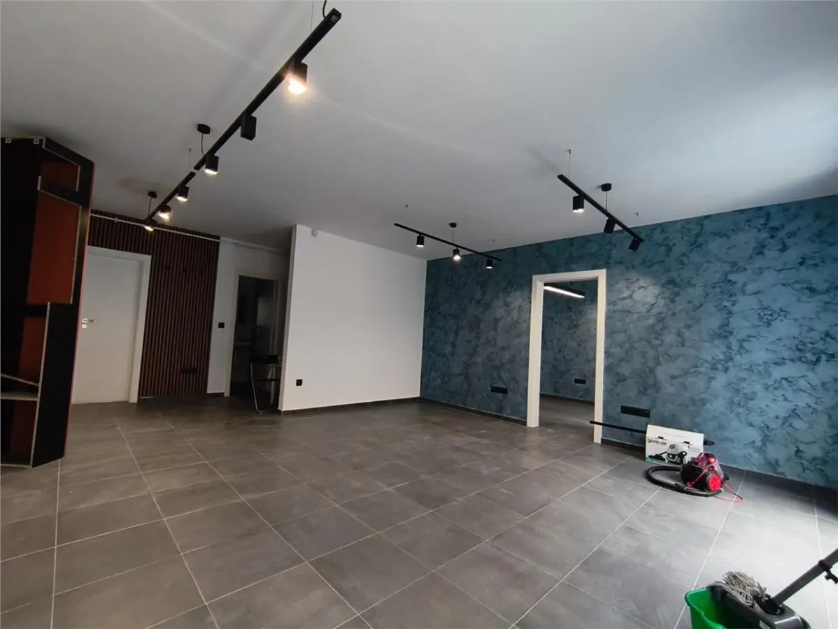 Spatiu Comercial Maurer 62 mp Loc de Parcare - foto 1