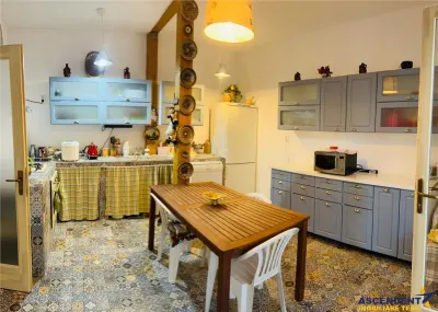 Corp de casa interbelica, mobilat si utilat, curte,  Centrul Istoric, Brasov - foto 1