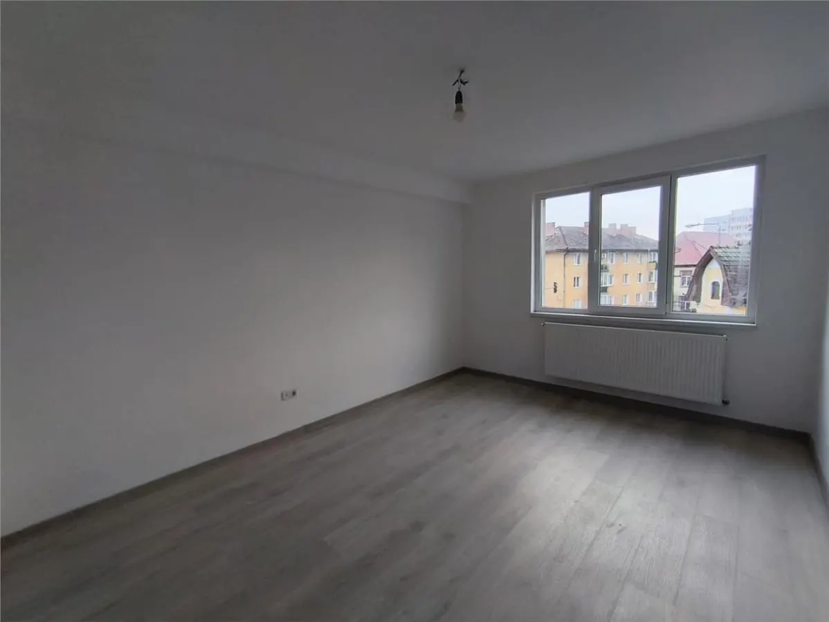 Apartament 2 Camere Et 2 Semicentral Renovat - foto 2