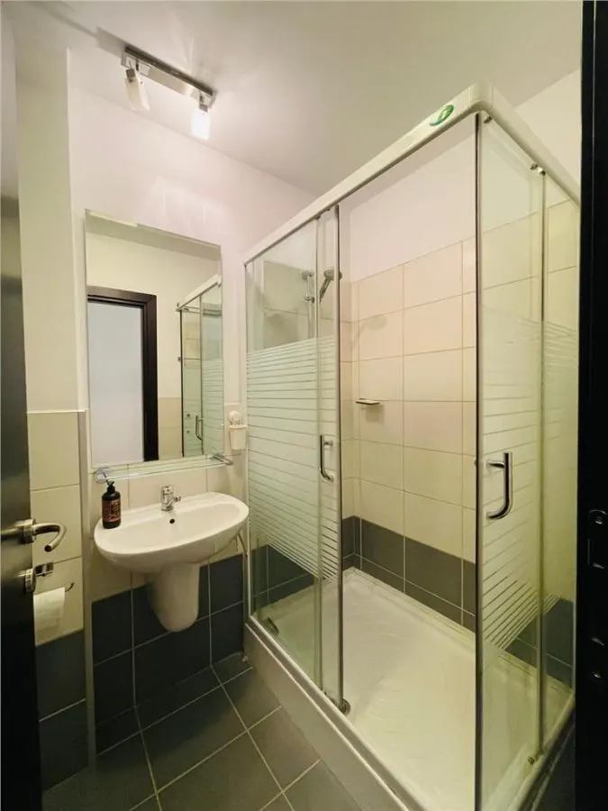 INCHIRIERE APARTAMENT 3 CAMERE ACCES PISCINA NATURA RESIDENCE  ALEEA PRIVIGHETORILOR BANEASA  SECTOR 1 - foto 12