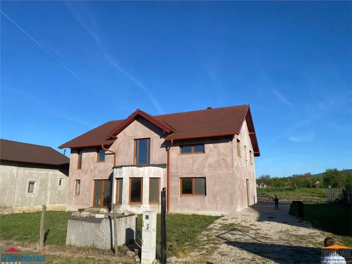 VILA PREMIUM | 240mp utili | 923mp teren | Constructie Impunatoare | Agrisul Mare – Arad - foto 1
