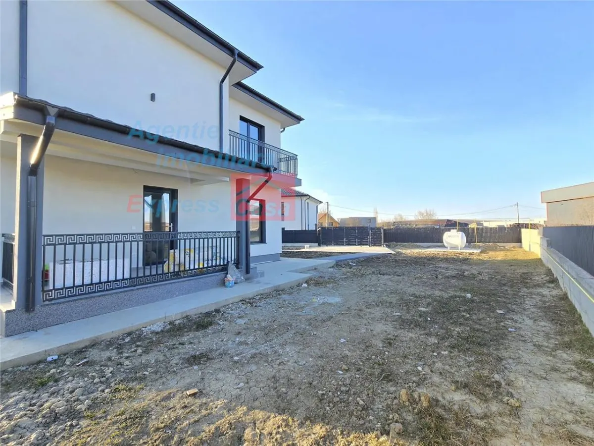Finalizata si intabulata! Casa tip vila + 620 mp teren, iesire din Letcani. - foto 1
