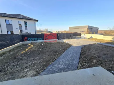 Finalizata si intabulata! Casa tip vila + 620 mp teren, iesire din Letcani. - foto 2