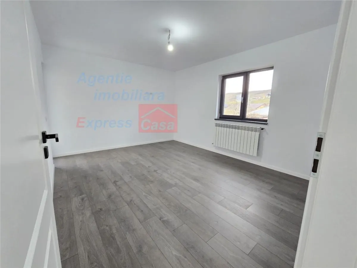 Finalizata si intabulata! Casa tip vila + 620 mp teren, iesire din Letcani. - foto 14
