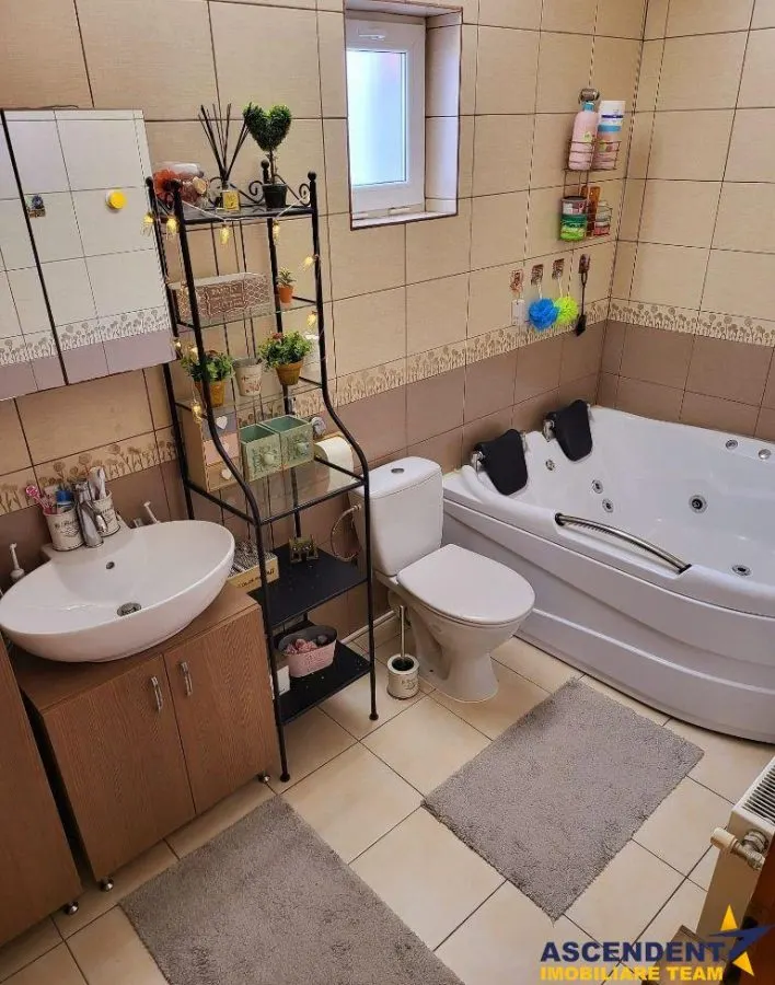 Vila Cristian, mobilata si utilata, gradina, pomi fructiferi, spatii recreere - foto 6