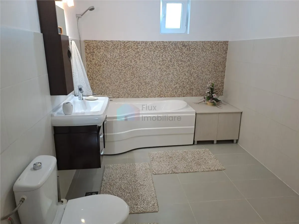 Apartament cu 3 camere de lux in zona centrala - foto 7