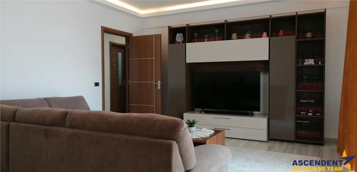 Apartament 3 camere,  spațios, mobilat, utilat, loc parcare, Isaran, Tractorul, Brasov - foto 1