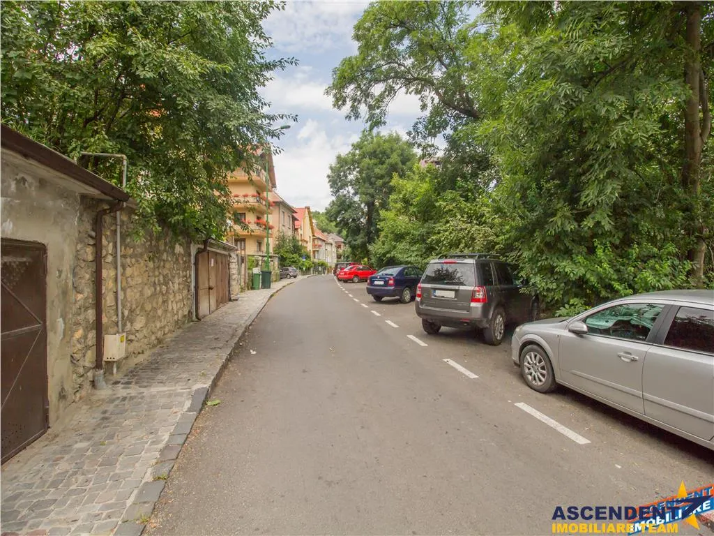 Imobil in zona ultracentrala, cu garaj propriu, anexa si view panoramic - foto 1
