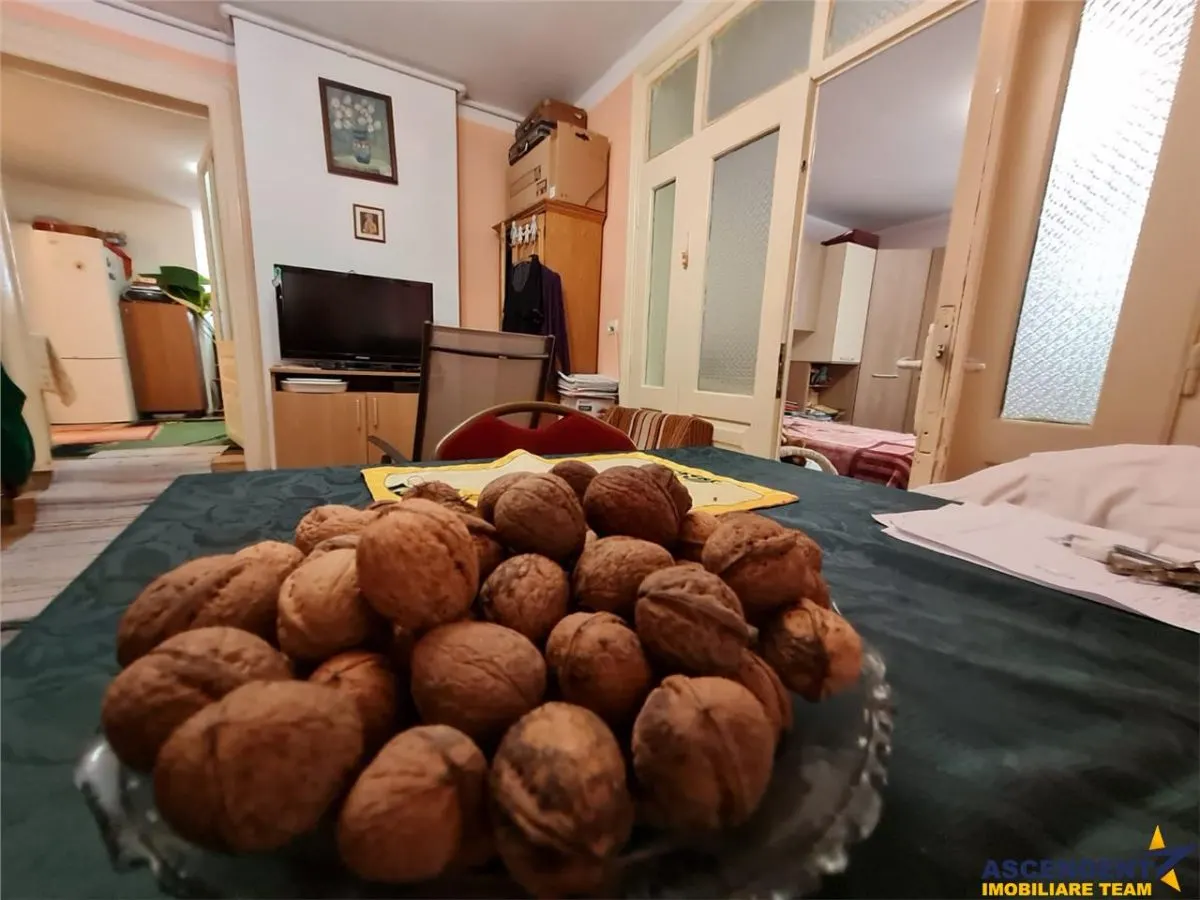 Imobil in zona ultracentrala, cu garaj propriu, anexa si view panoramic - foto 2