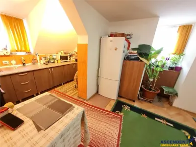 Imobil in zona ultracentrala, cu garaj propriu, anexa si view panoramic - foto 17