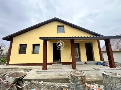 Case cu 3 camere si 600mp de teren in Voinesti - Voinesti