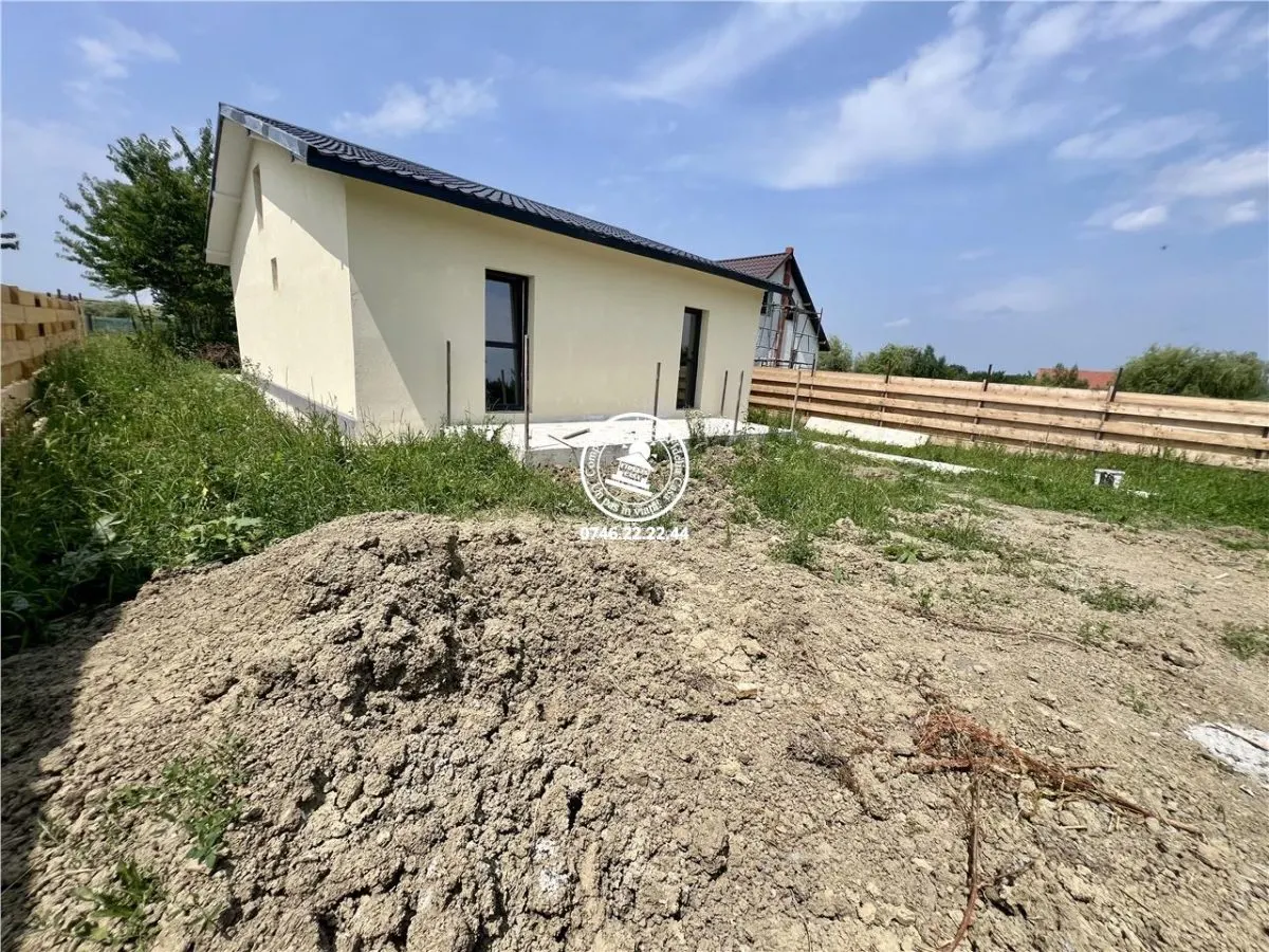 Case cu 3 camere si 600mp de teren in Voinesti - foto 7