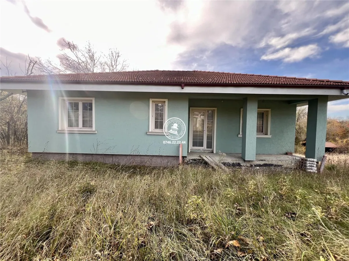 Vila cu 3 camere, 2 bai si 1000mp de teren de vanzare - foto 1