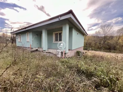 Vila cu 3 camere, 2 bai si 1000mp de teren de vanzare - foto 2