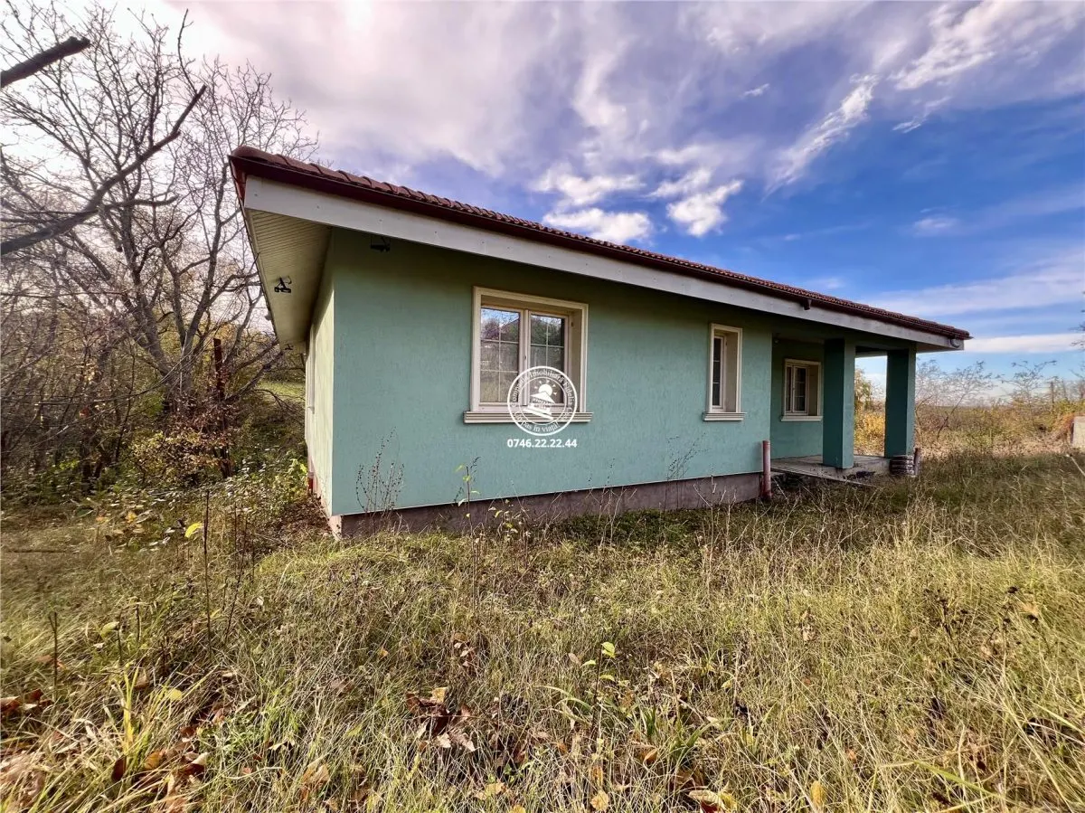 Vila cu 3 camere, 2 bai si 1000mp de teren de vanzare - foto 3
