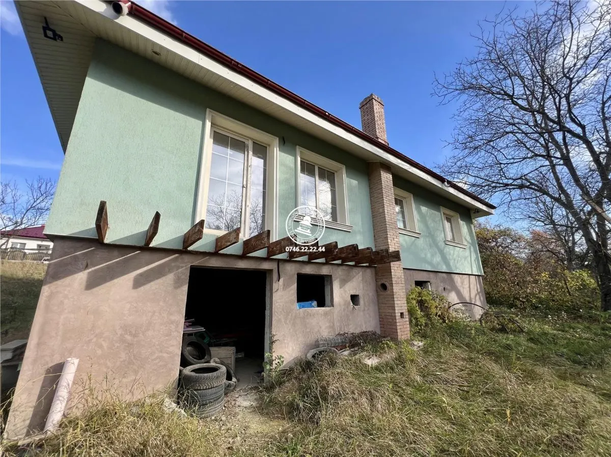 Vila cu 3 camere, 2 bai si 1000mp de teren de vanzare - foto 4