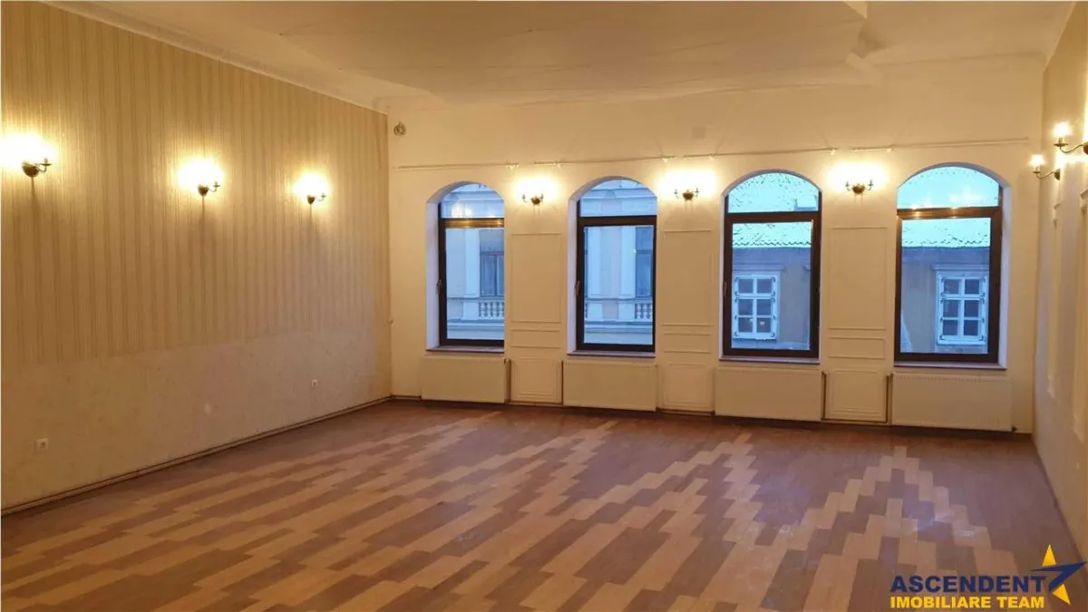 Spatiu, Centru Istoric, Brasov - foto 1