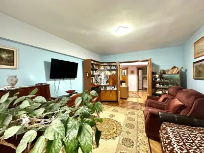 Apartament 4 camere  de vanzare  Centru, - foto 1