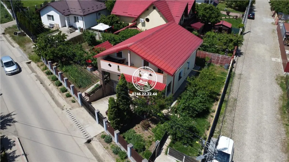 Fidelia Casa vă oferă spre vânzare o vila individuală cu 5 camere si 2 băi - foto 1