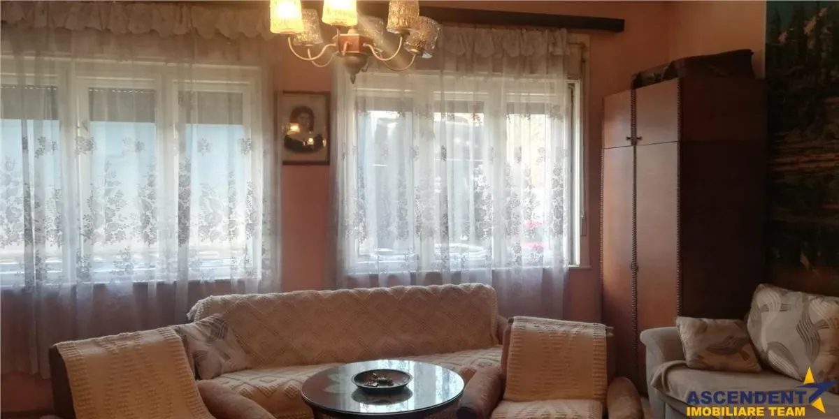 Casa cu 2 camere, curte comuna, cartier invecinat Centru -  Targu Mures - foto 1