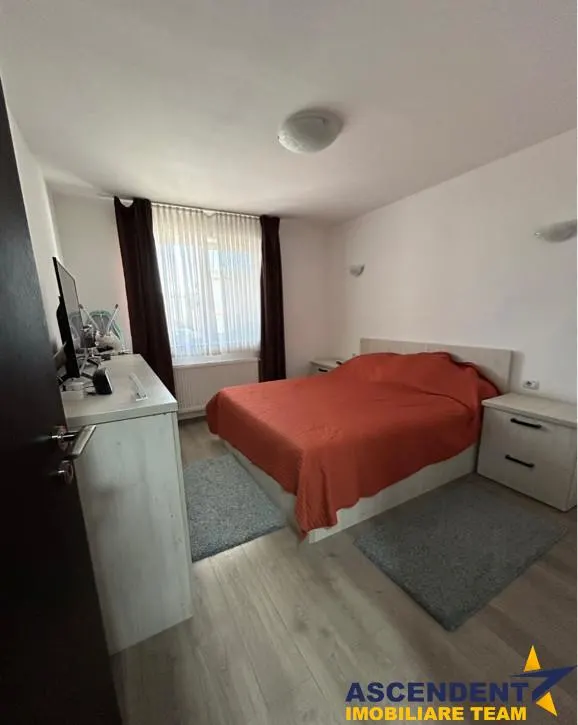 Decomandat, cu terasa si gradina, Sanpetru, - foto 2