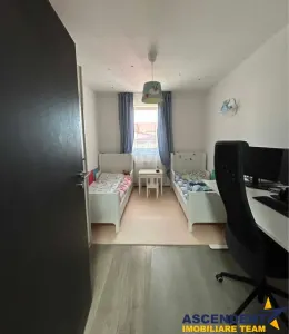 Decomandat, cu terasa si gradina, Sanpetru, - foto 6
