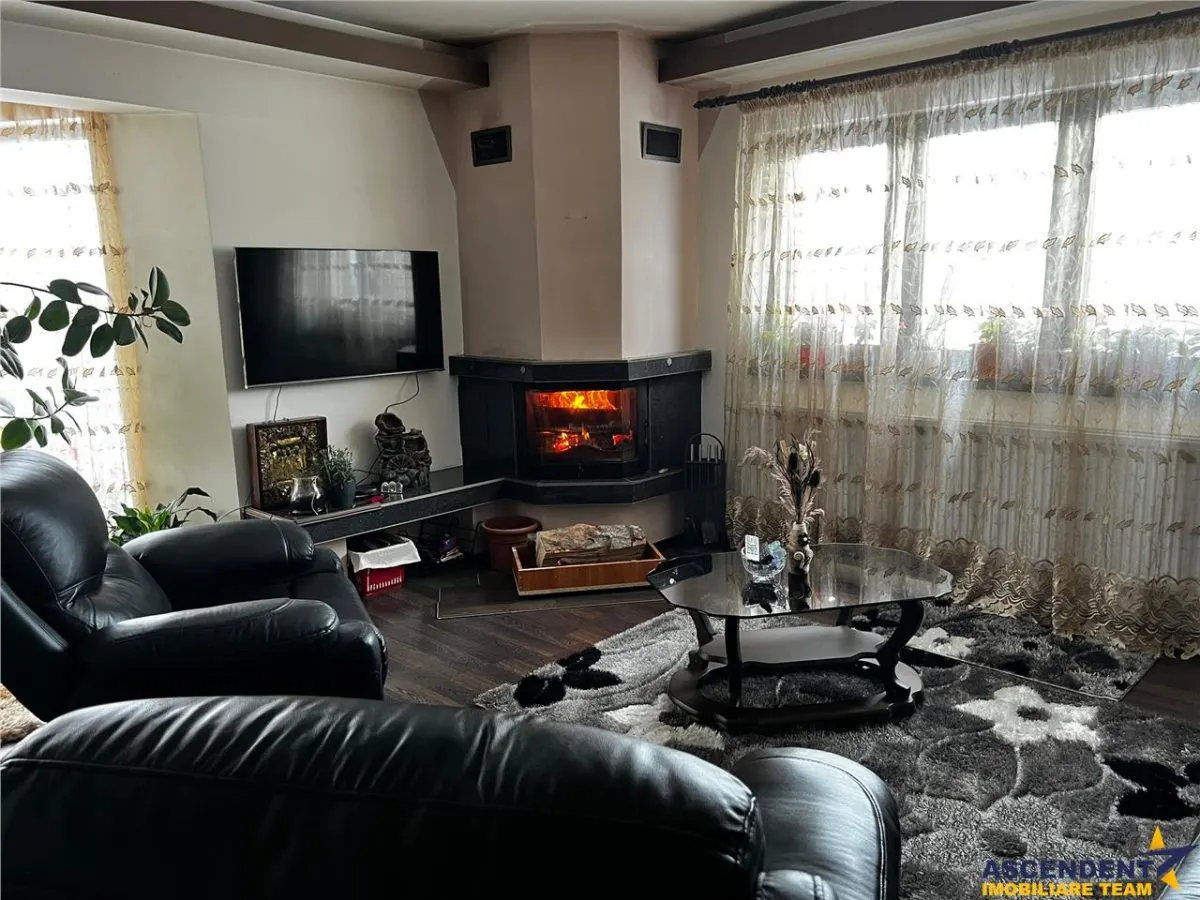 Casa ce imbina eleganta cu functionalitatea, confort pe infrastructura locala - foto 19